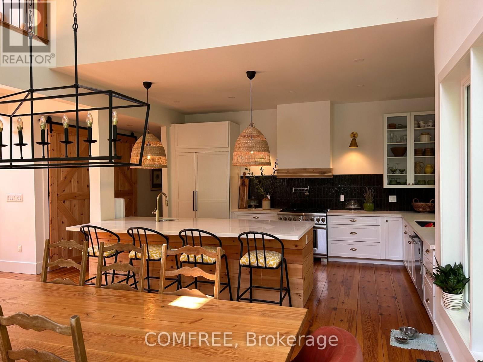 2072 WILKINSON STREET Image 21