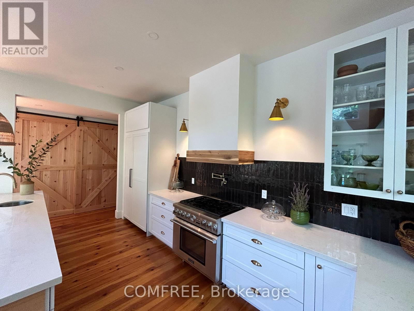 2072 WILKINSON STREET Image 23