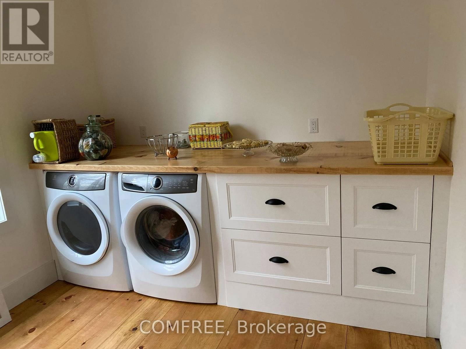 2072 WILKINSON STREET Image 33
