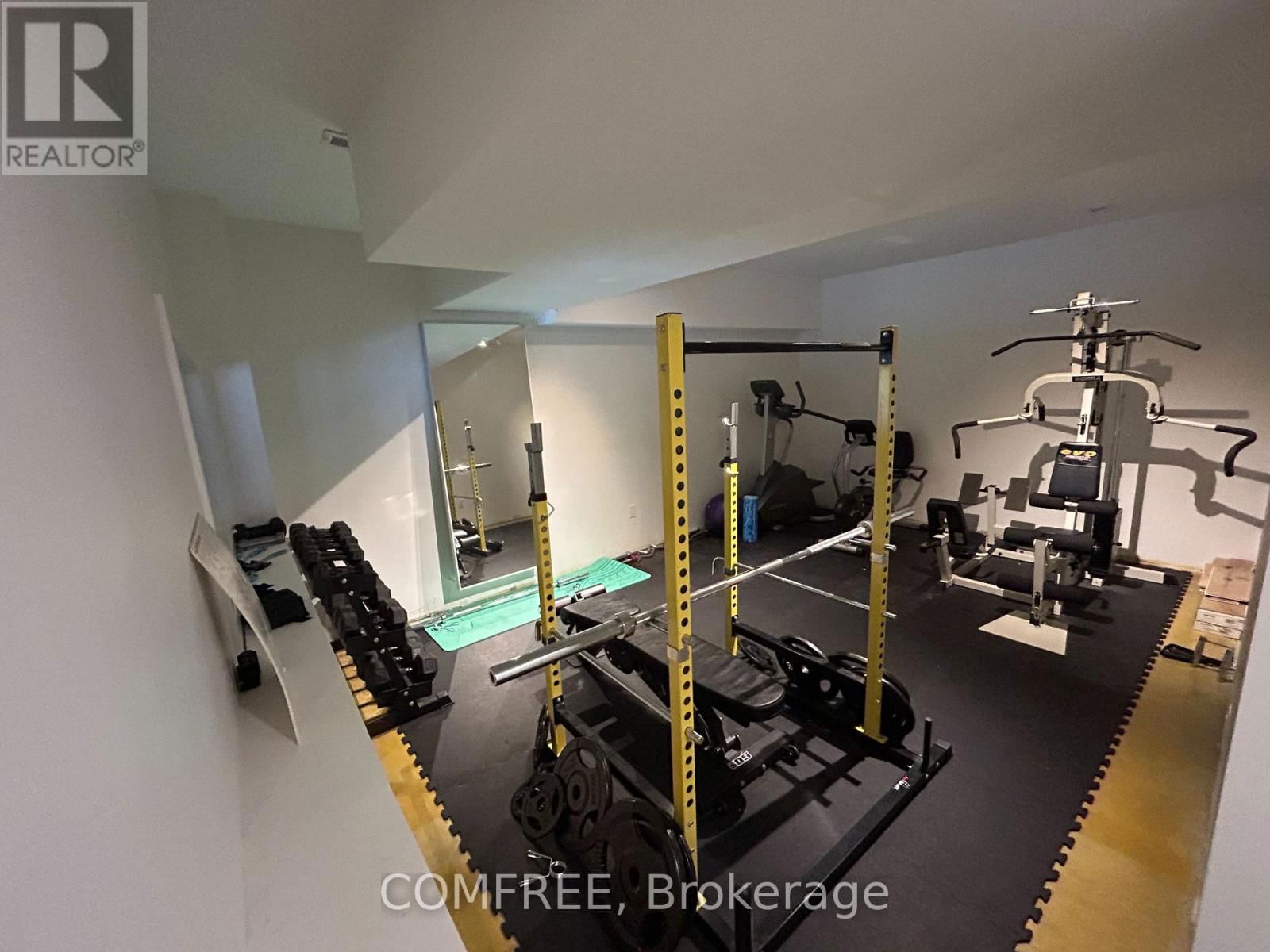 2072 WILKINSON STREET Image 36