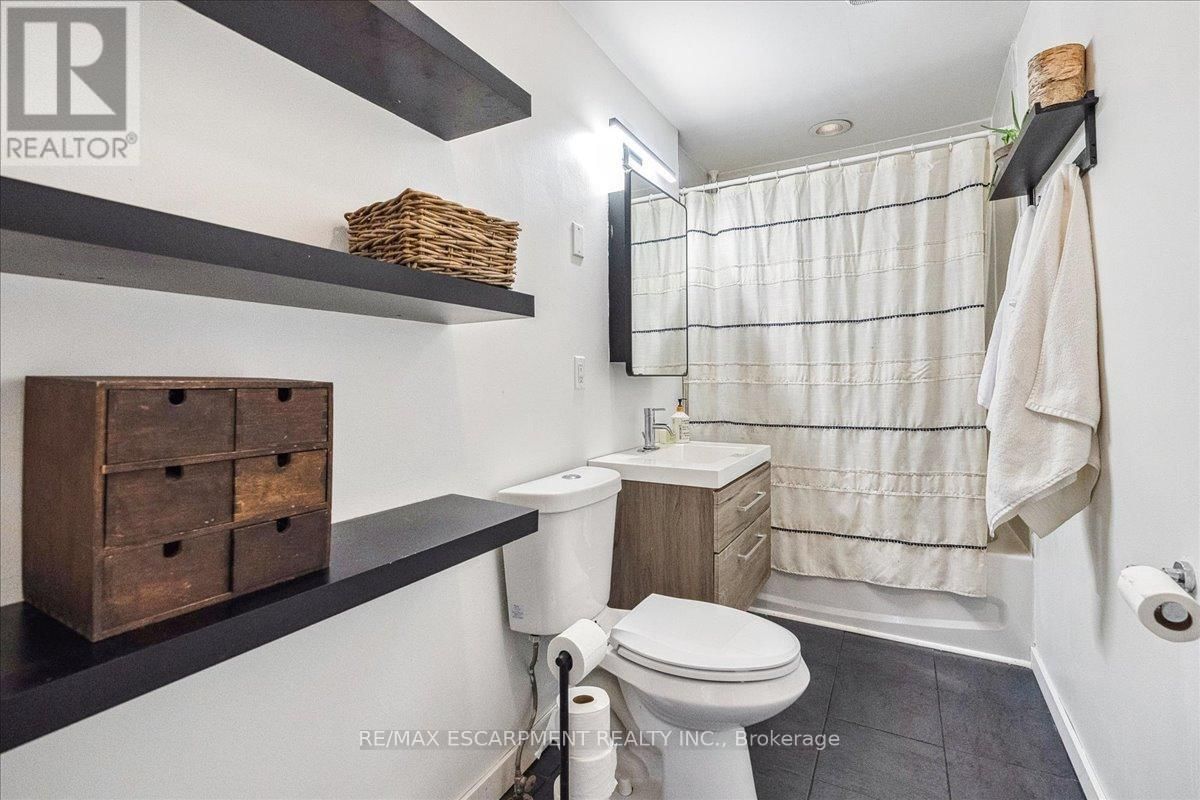 3938 ALGONQUIN AVENUE Image 16