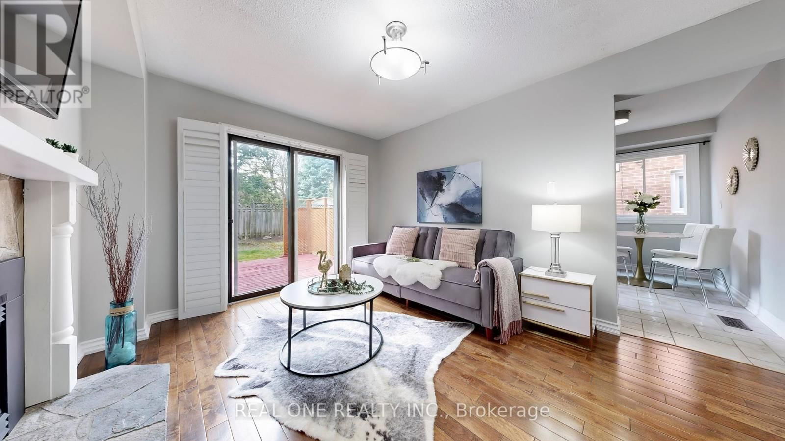 90 SPRAGG CIRCLE Image 11