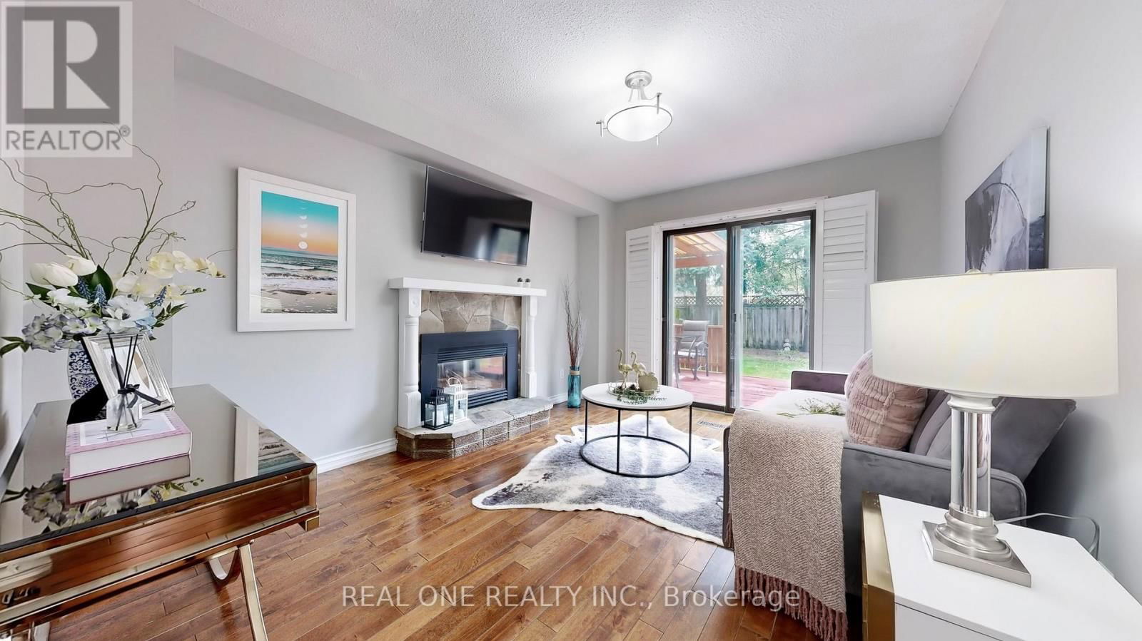 90 SPRAGG CIRCLE Image 12