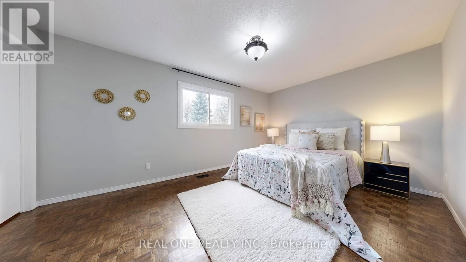 90 SPRAGG CIRCLE Image 16