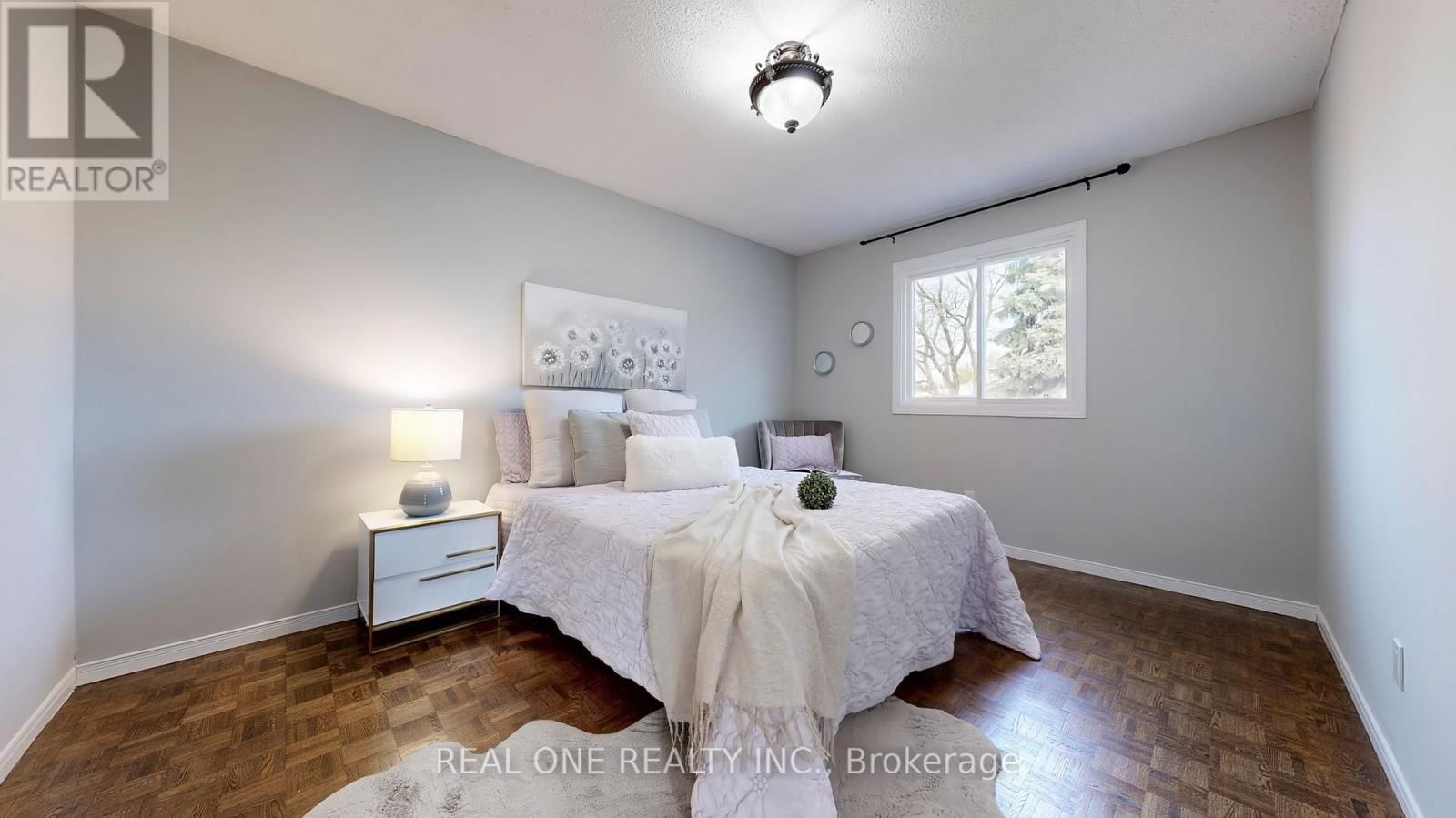 90 SPRAGG CIRCLE Image 23