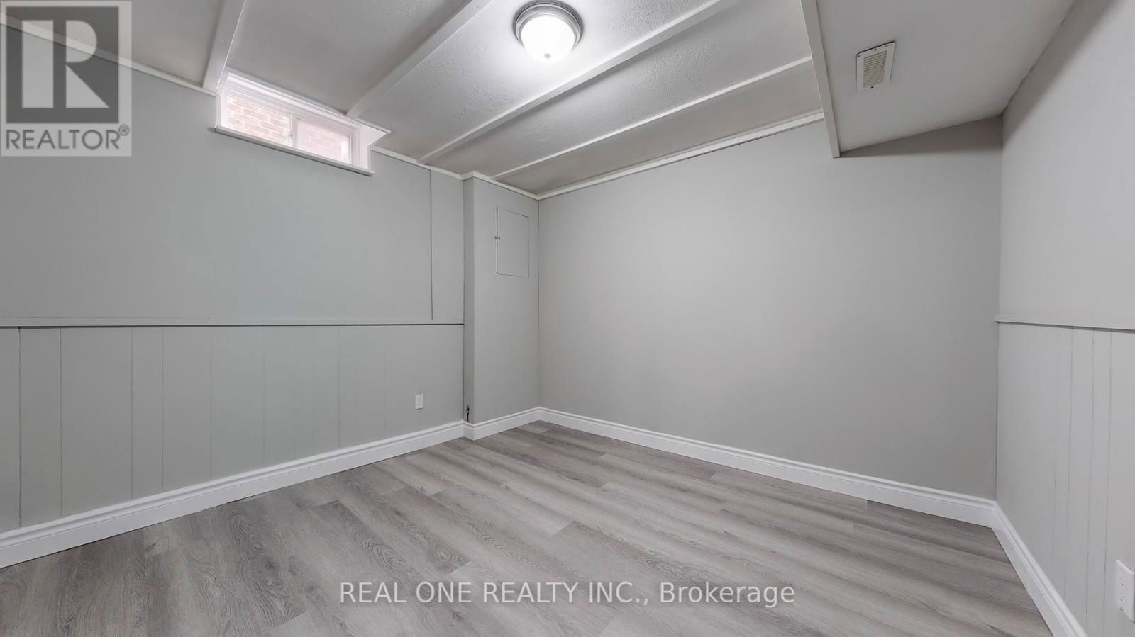 90 SPRAGG CIRCLE Image 30