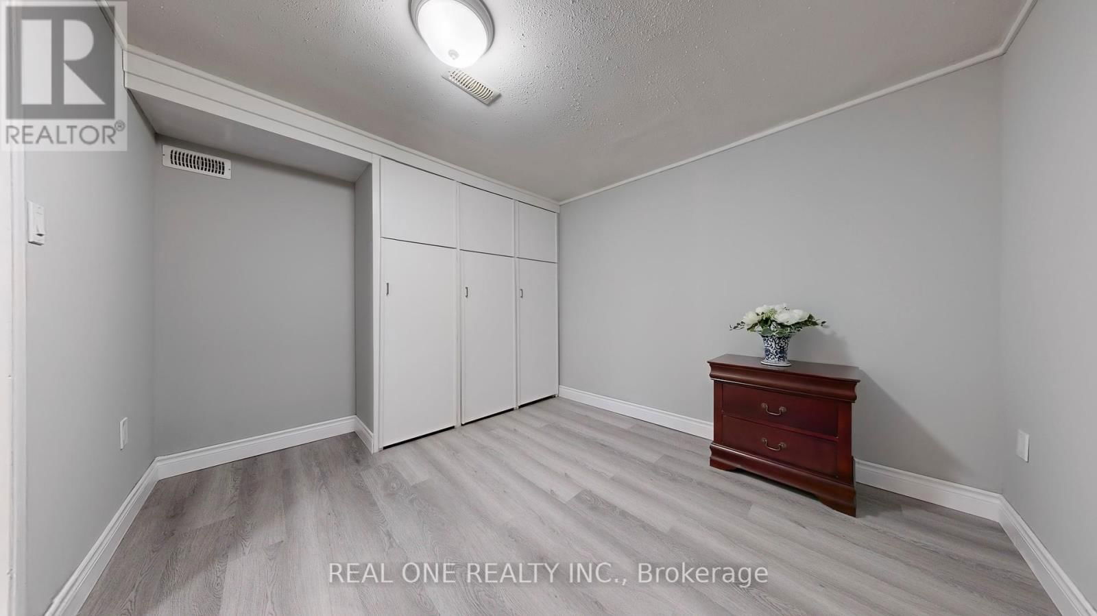 90 SPRAGG CIRCLE Image 31