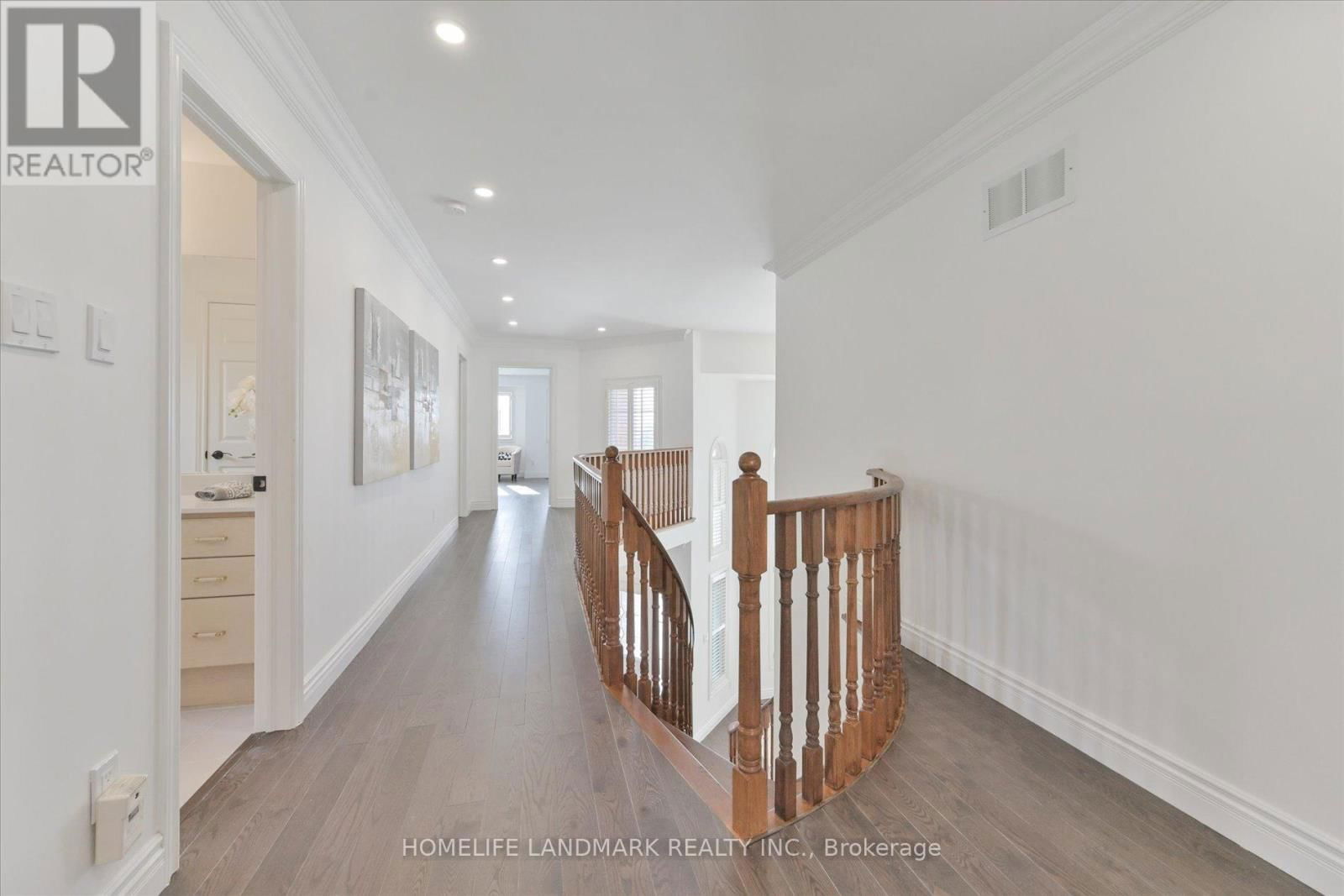27 ALPINE CRESCENT Image 16
