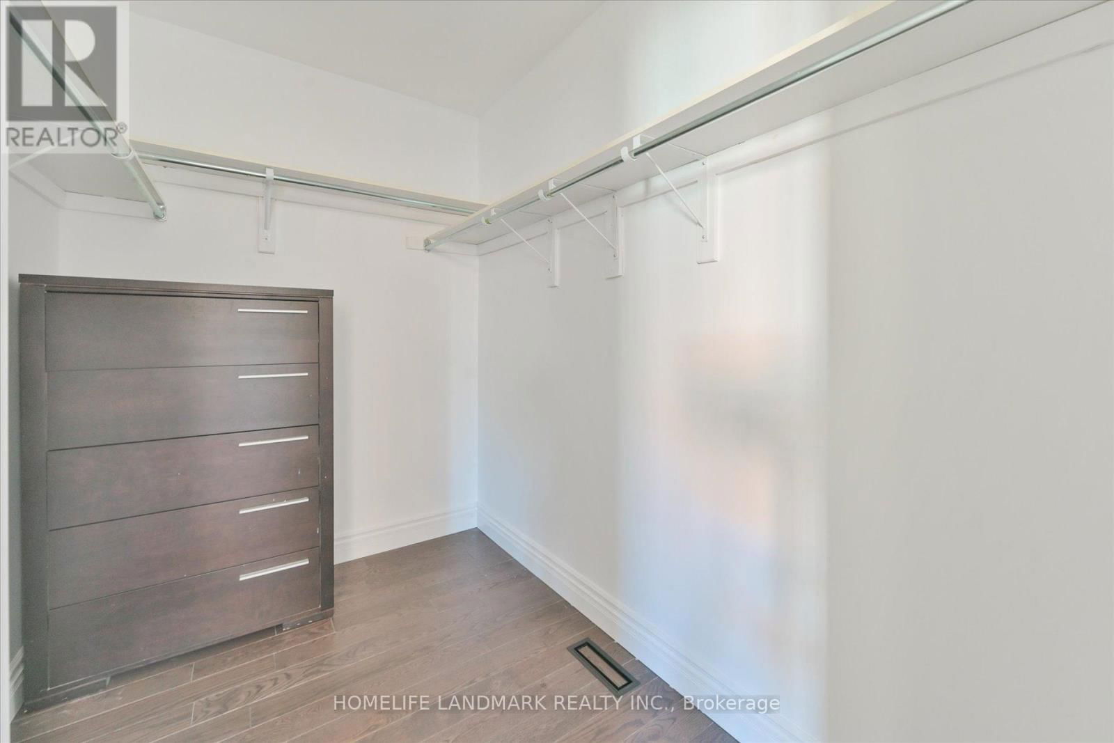 27 ALPINE CRESCENT Image 21