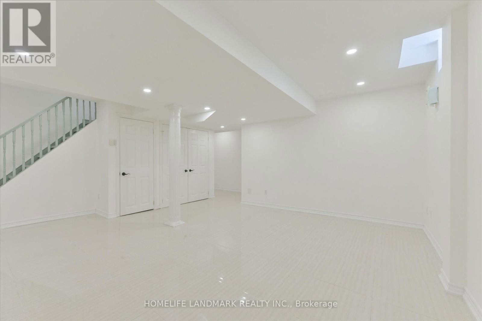 27 ALPINE CRESCENT Image 32