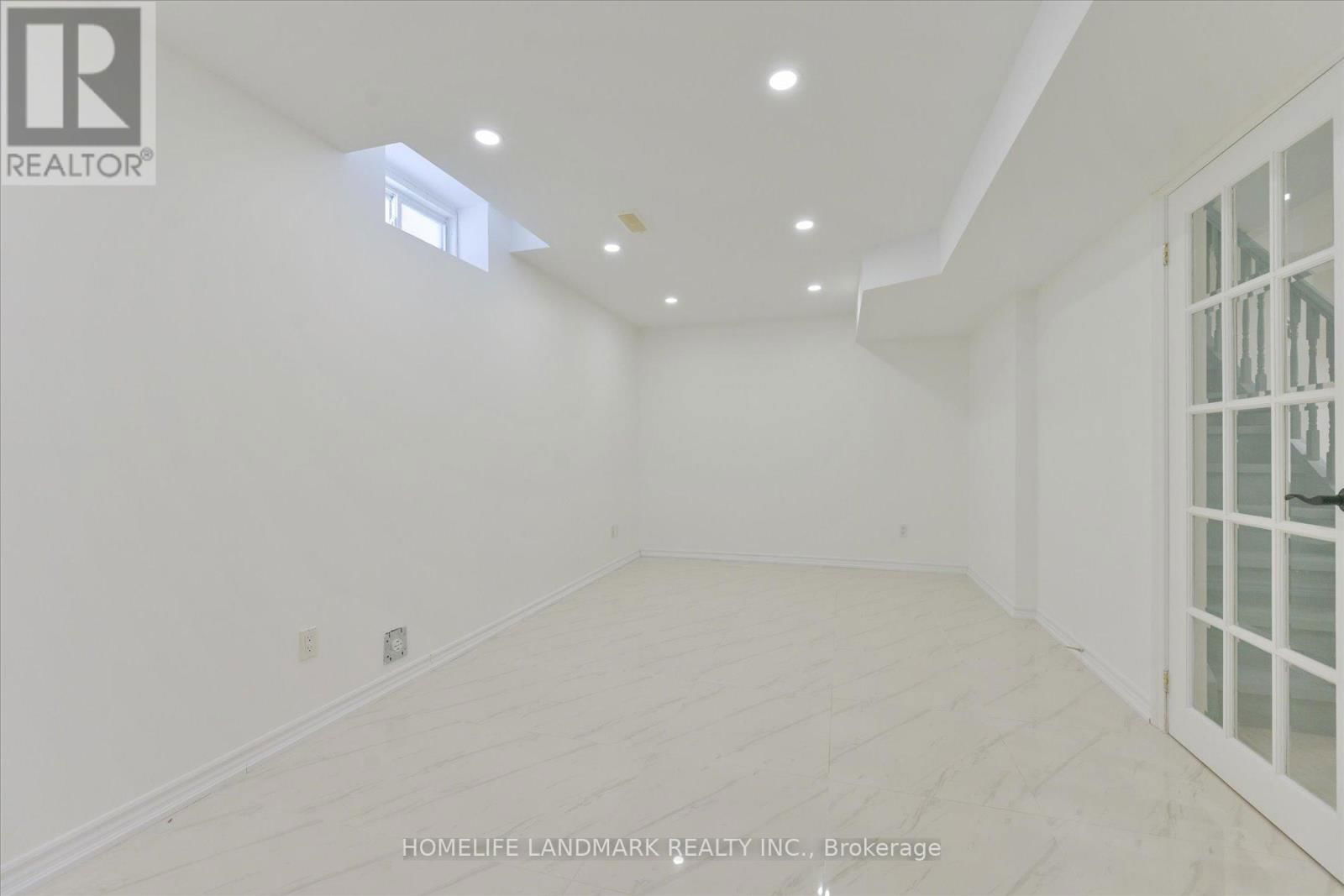 27 ALPINE CRESCENT Image 33