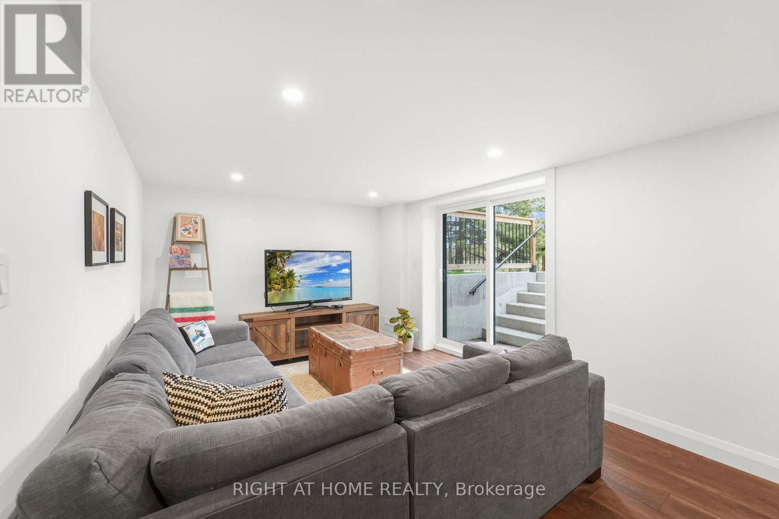 17083 WARDEN AVENUE Image 19