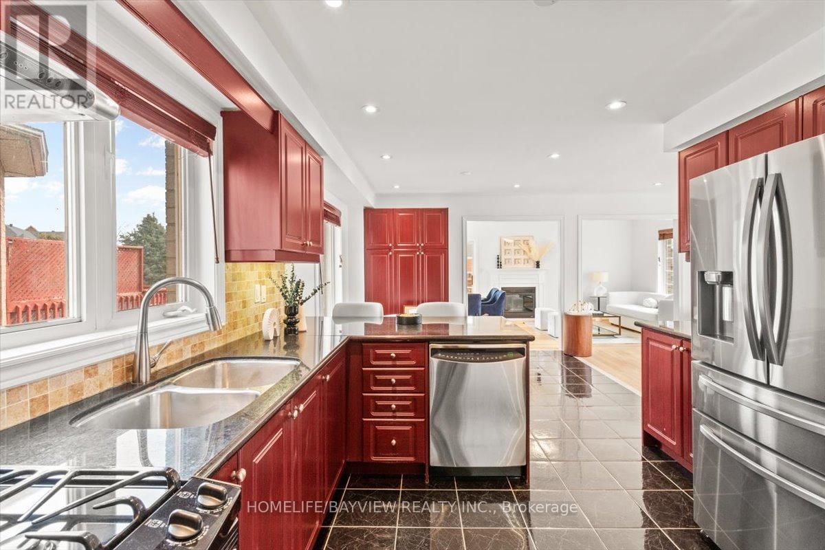 98 LENA DRIVE Image 18