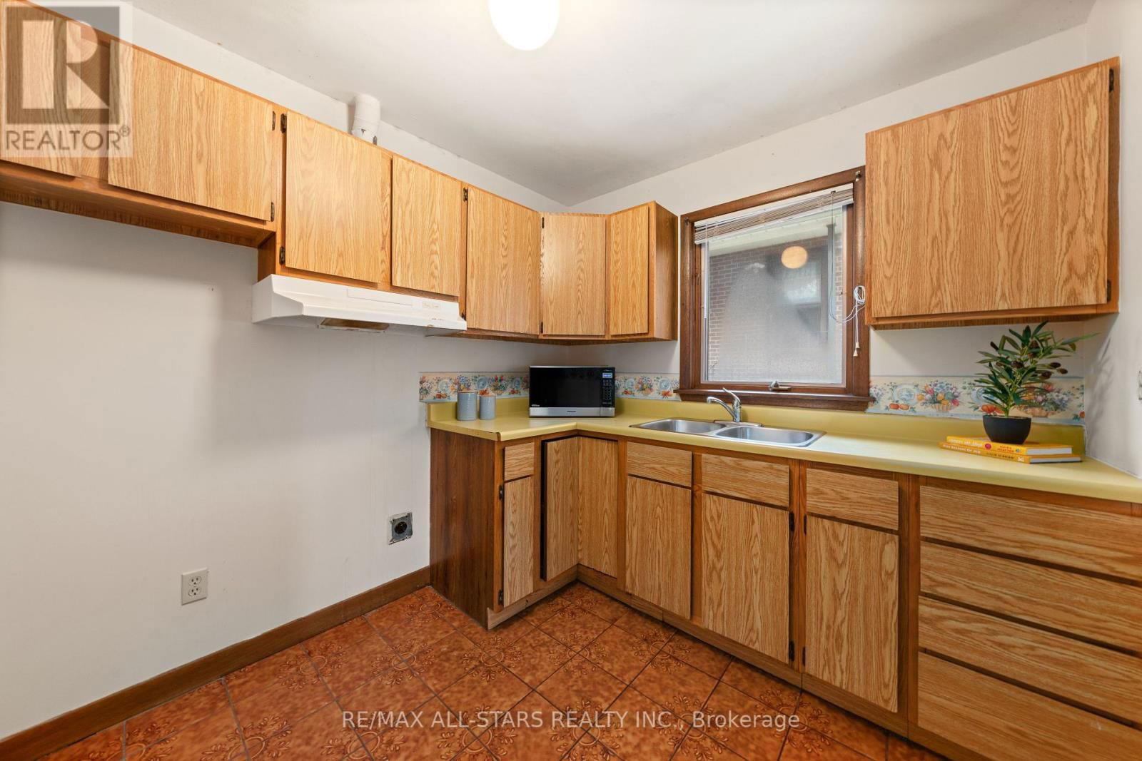 145 PEMBERTON ROAD Image 22