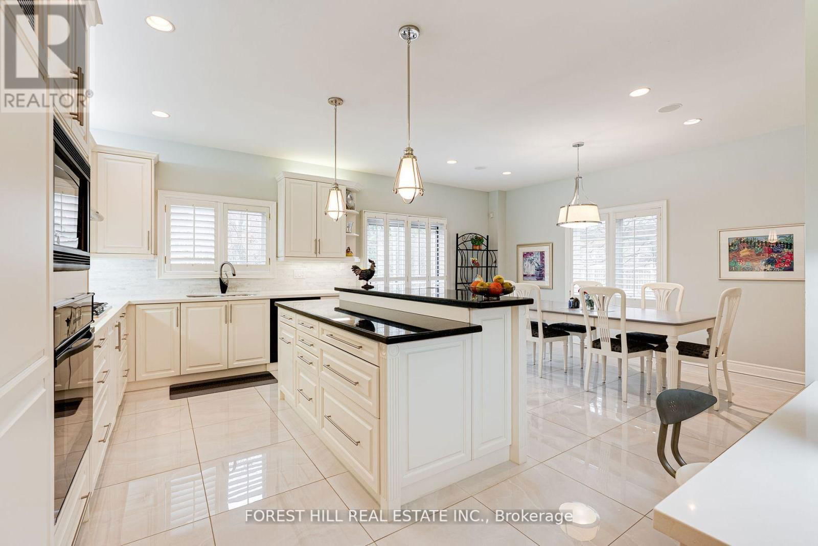 66 SANIBEL CRESCENT Image 3