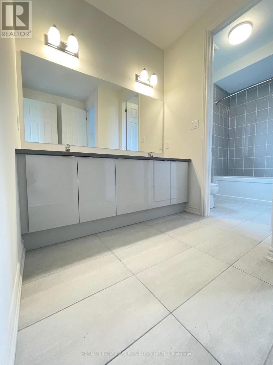 17 BELLFLOWER CRESCENT Image 33