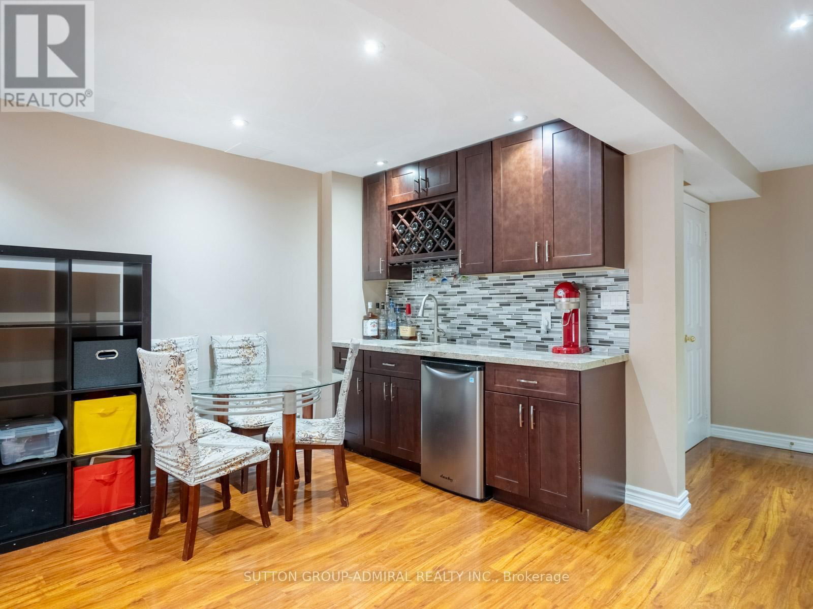 84 HAWKES DRIVE Image 32