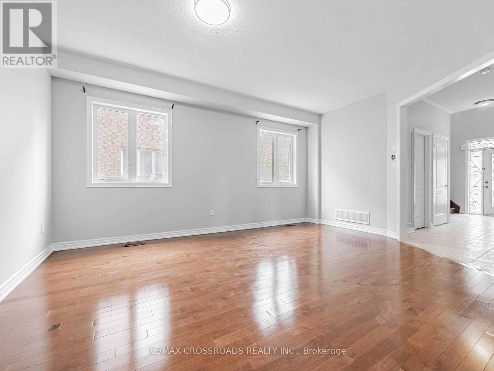 90 REGINALD LAMB CRESCENT Image 16
