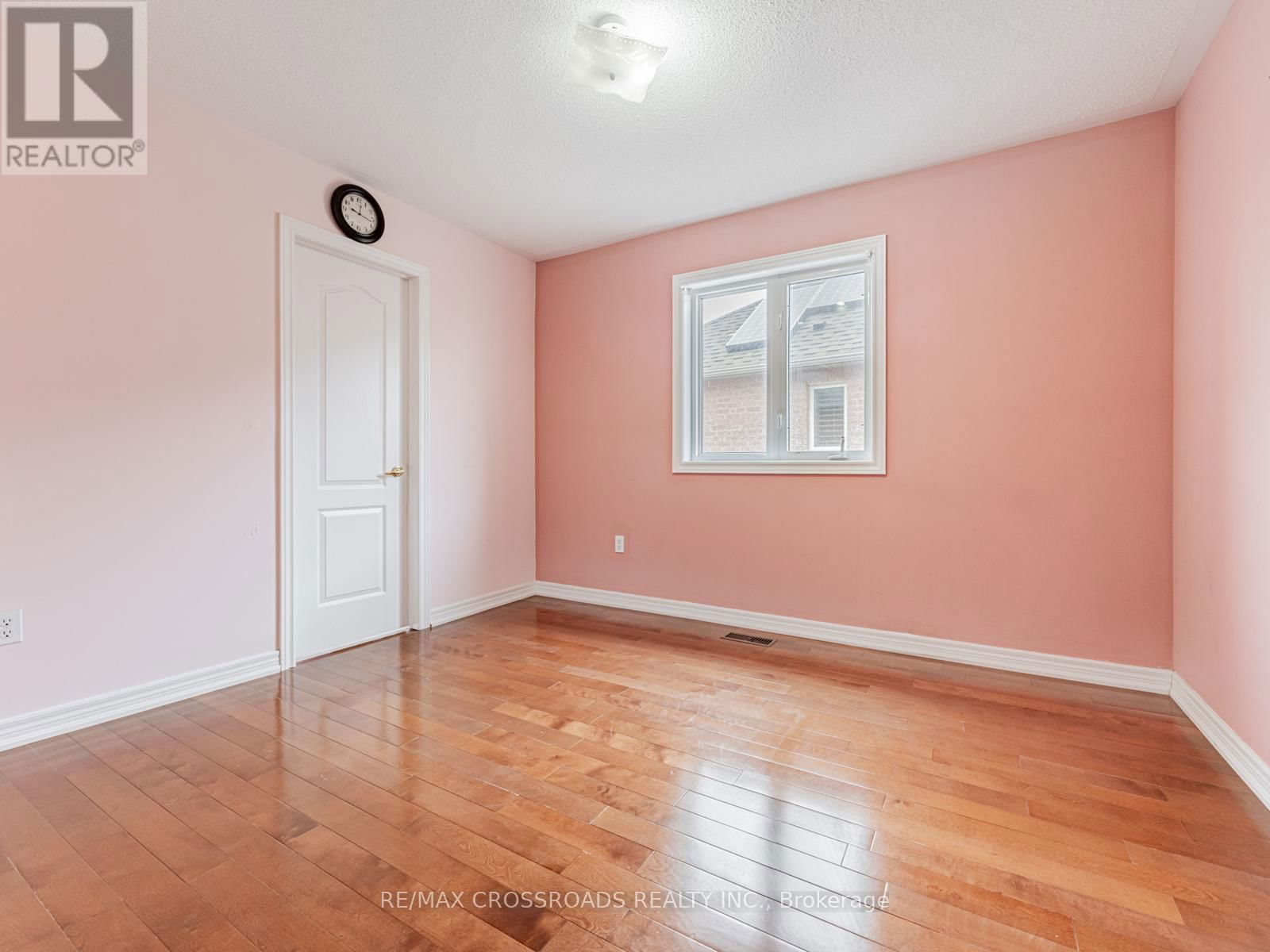 90 REGINALD LAMB CRESCENT Image 23
