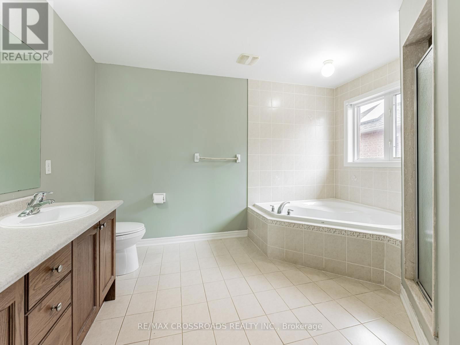 90 REGINALD LAMB CRESCENT Image 30