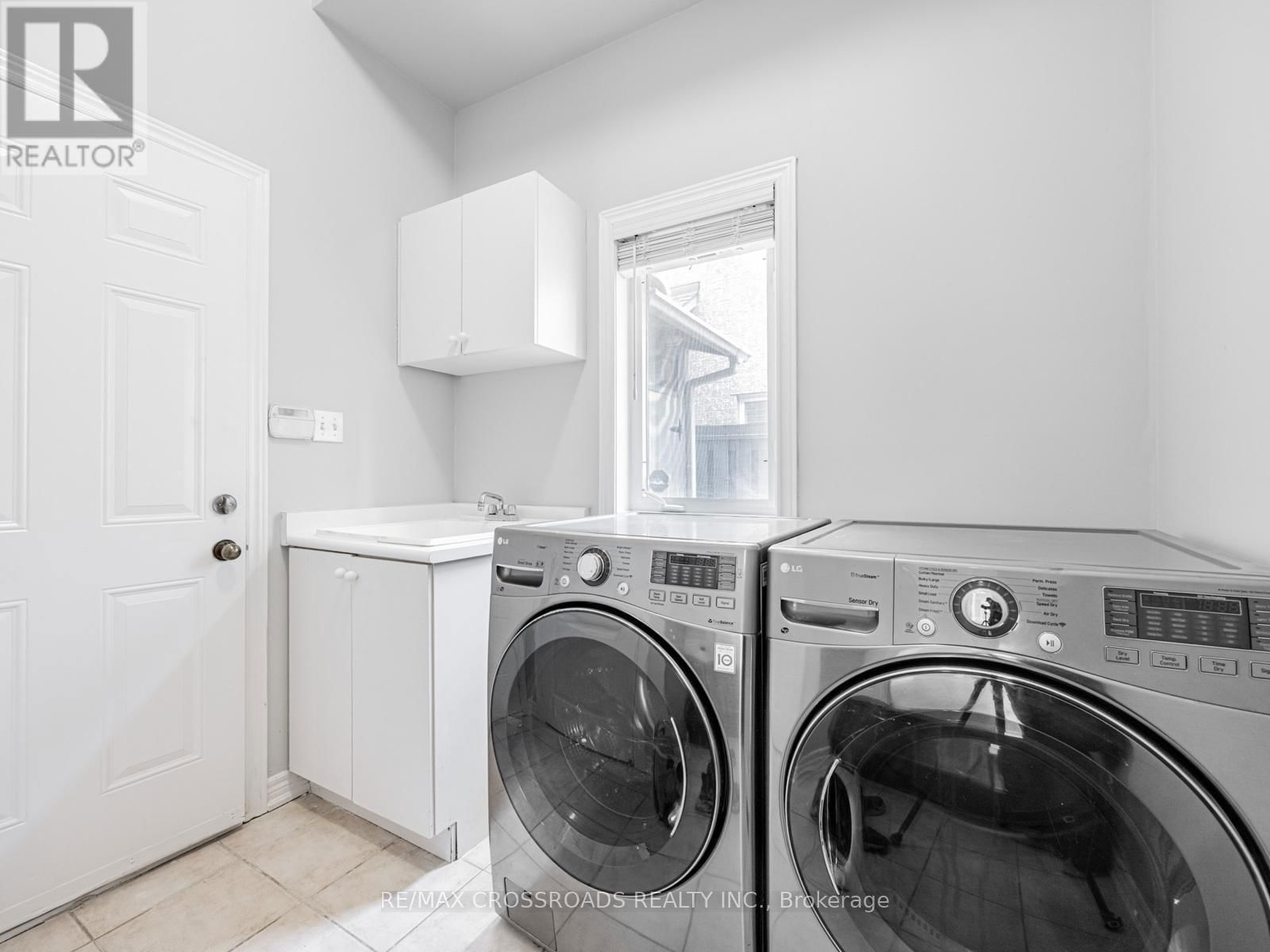 90 REGINALD LAMB CRESCENT Image 31