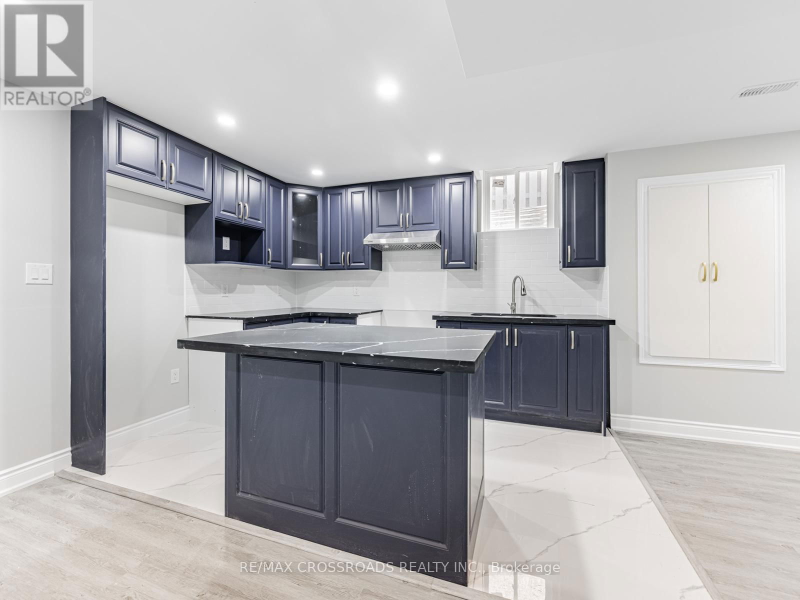 90 REGINALD LAMB CRESCENT Image 34
