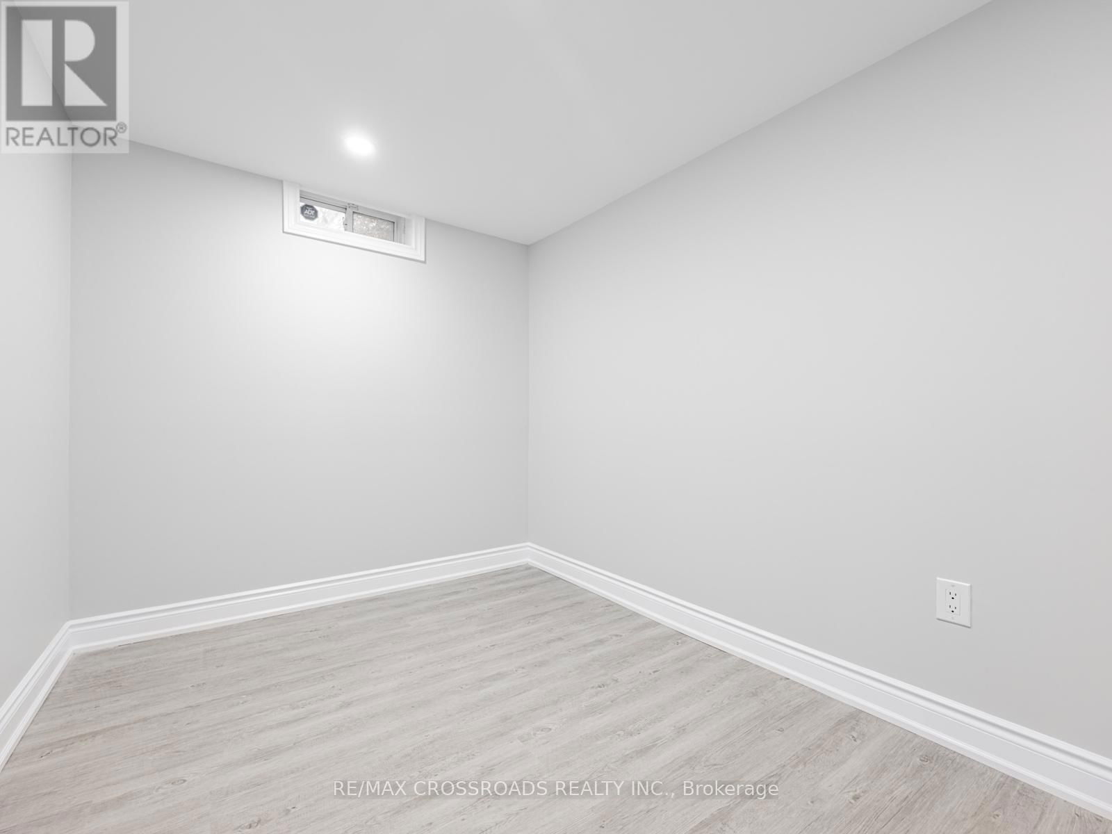 90 REGINALD LAMB CRESCENT Image 39