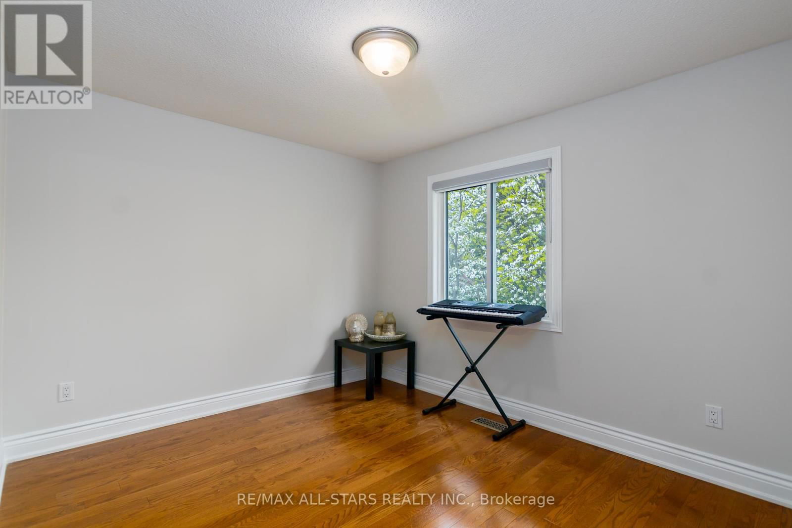 40 SIR GAWAINE PLACE Image 23