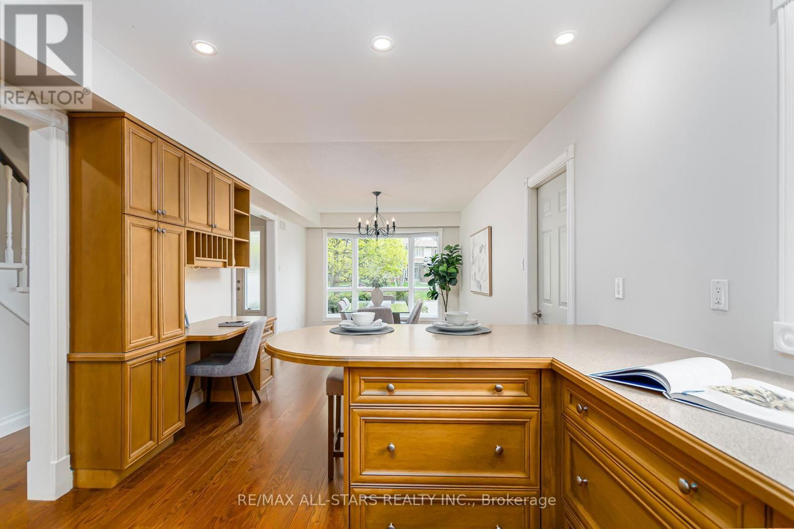 40 SIR GAWAINE PLACE Image 6