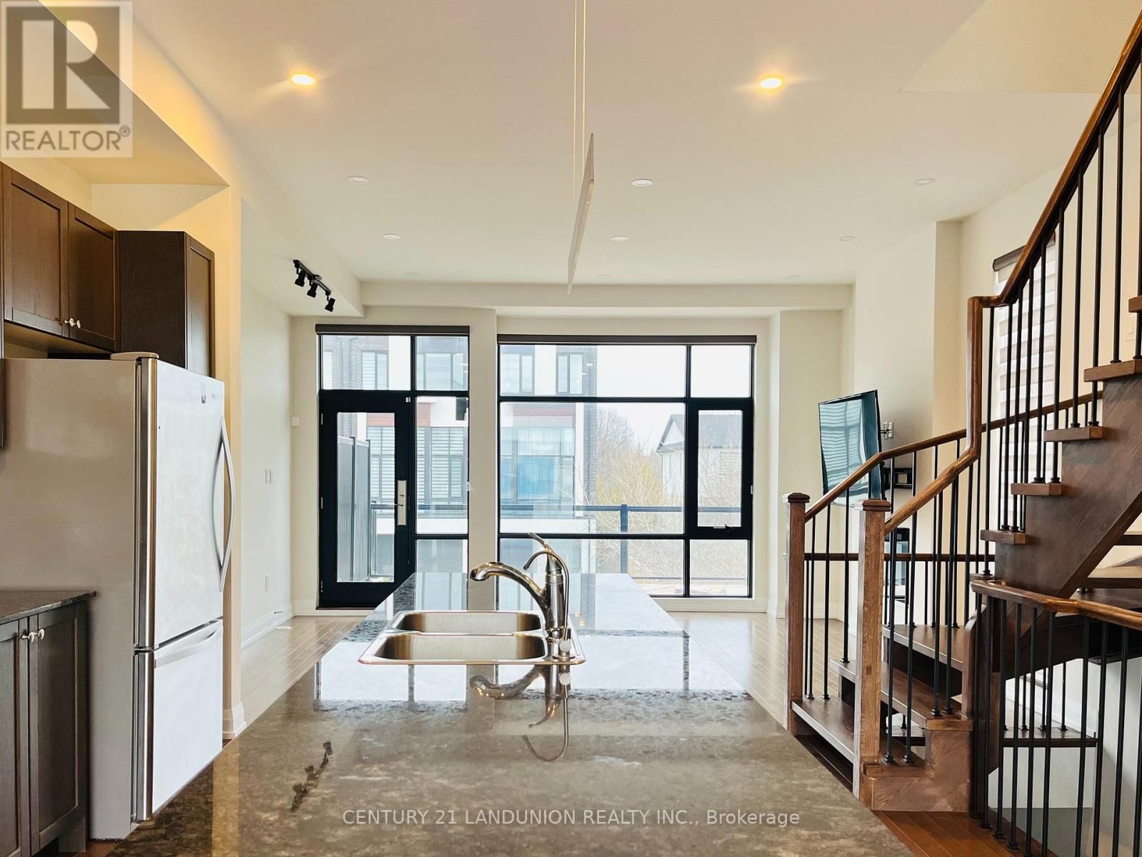 9601 BATHURST STREET Image 1