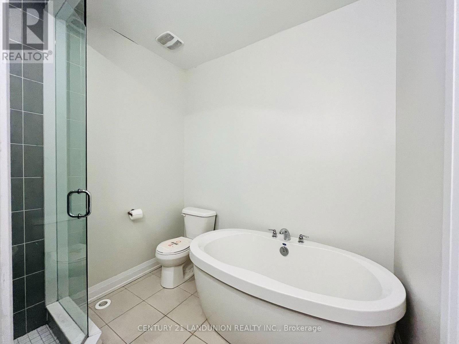 9601 BATHURST STREET Image 10