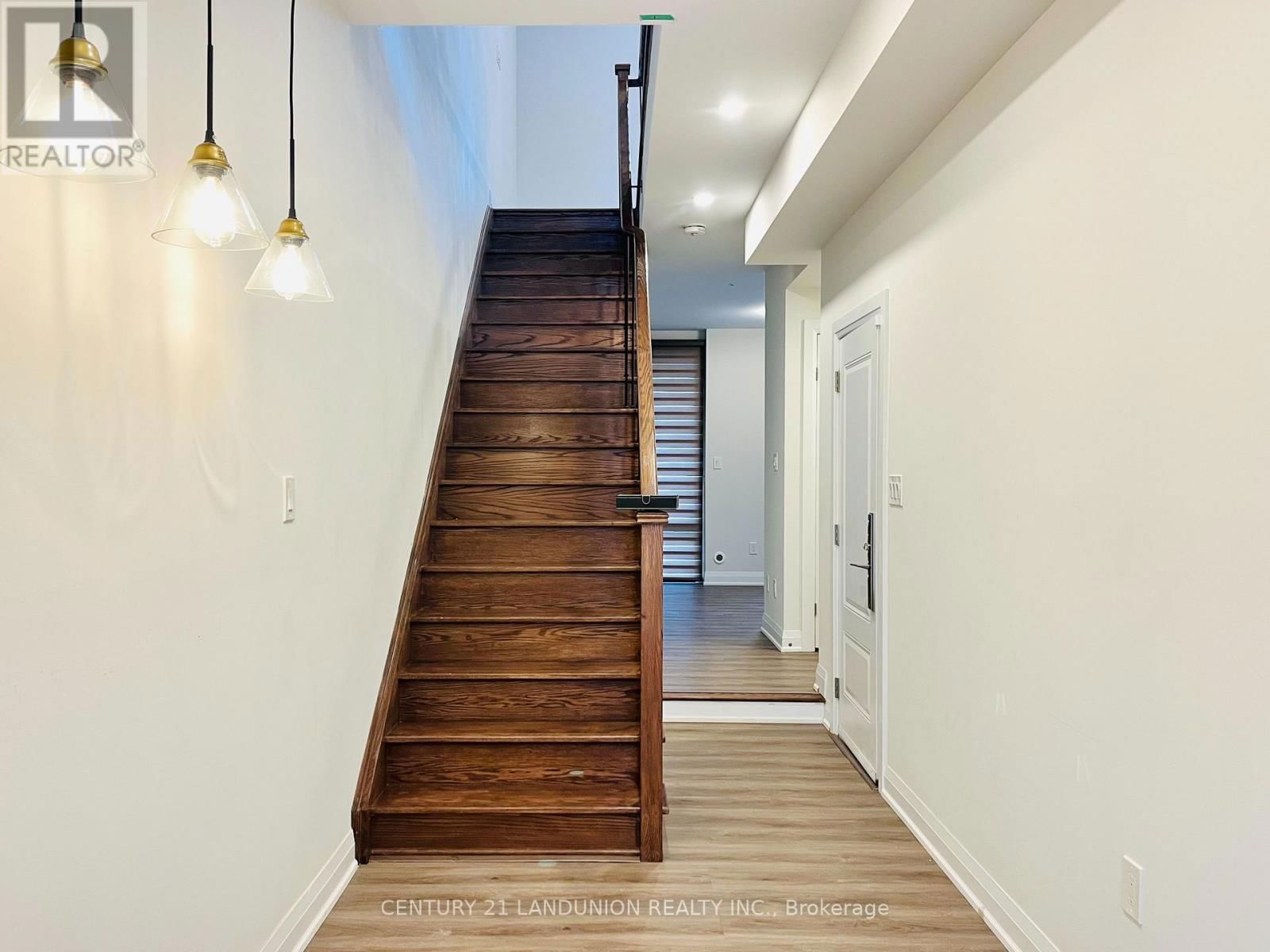9601 BATHURST STREET Image 17