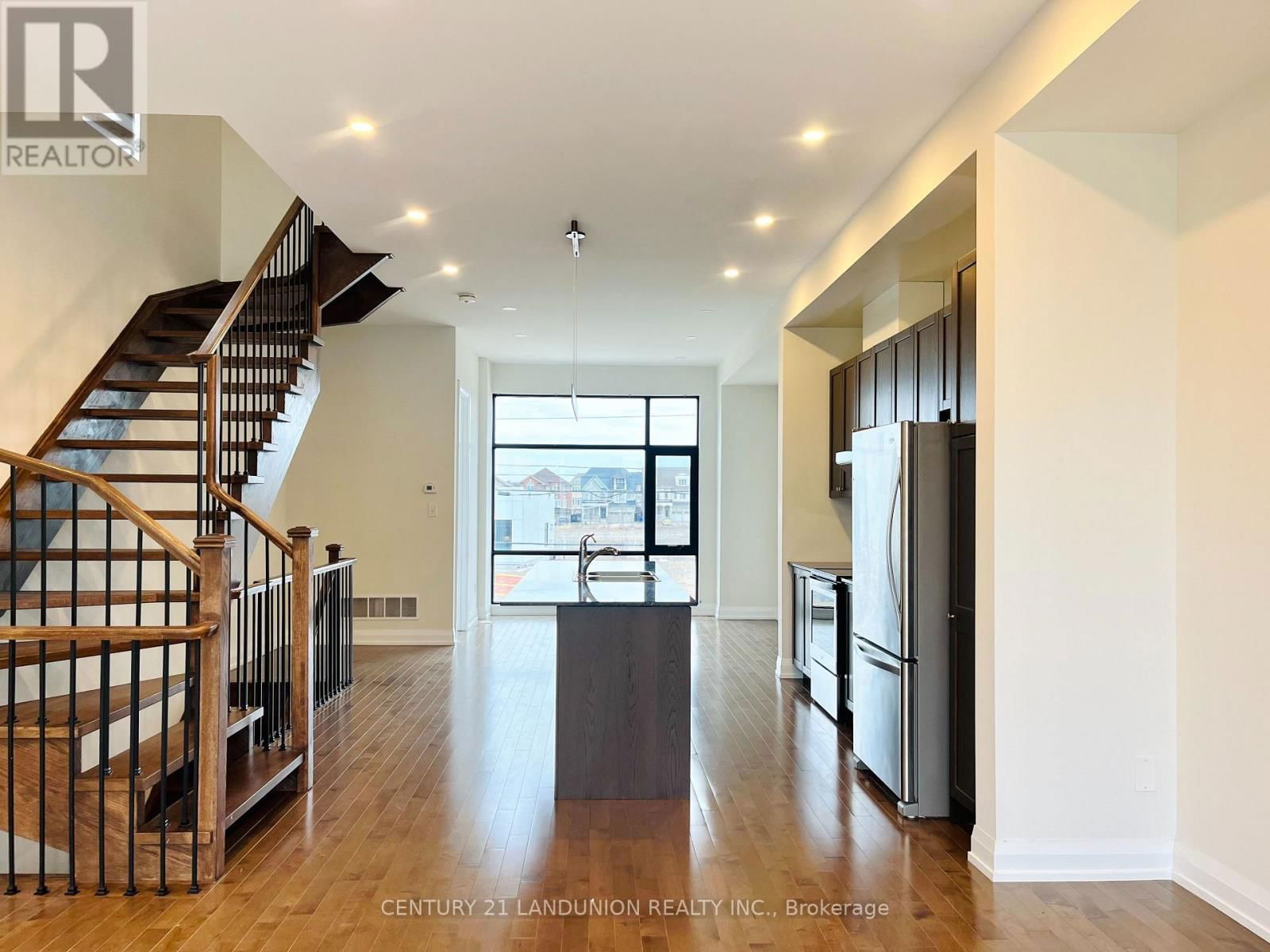 9601 BATHURST STREET Image 3
