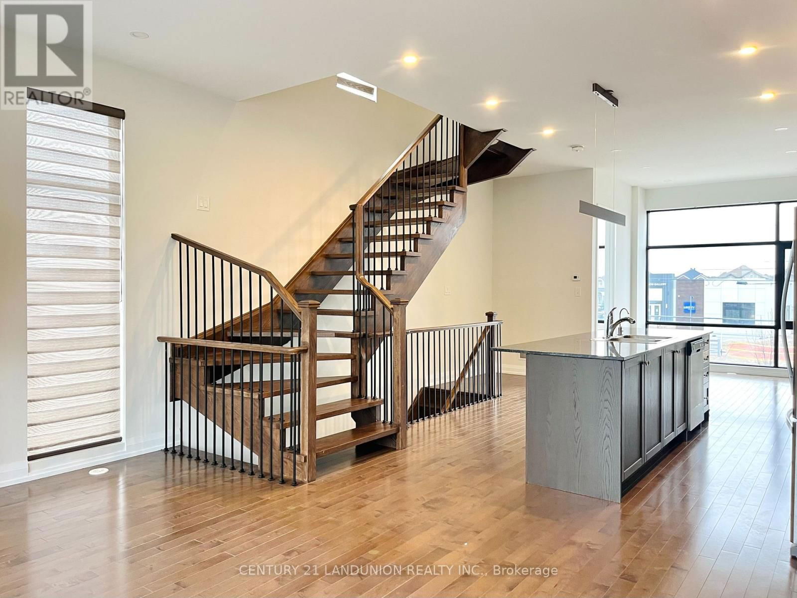 9601 BATHURST STREET Image 5
