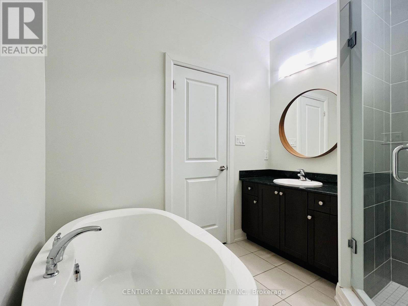 9601 BATHURST STREET Image 9