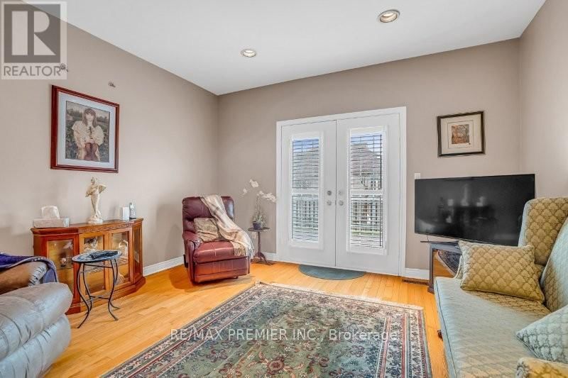 3 AVRO ROAD Image 14