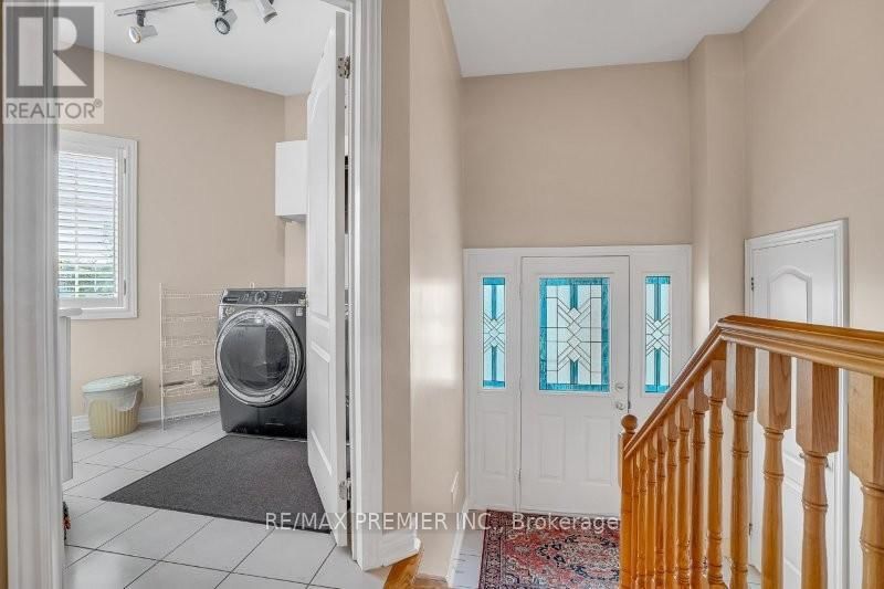 3 AVRO ROAD Image 24