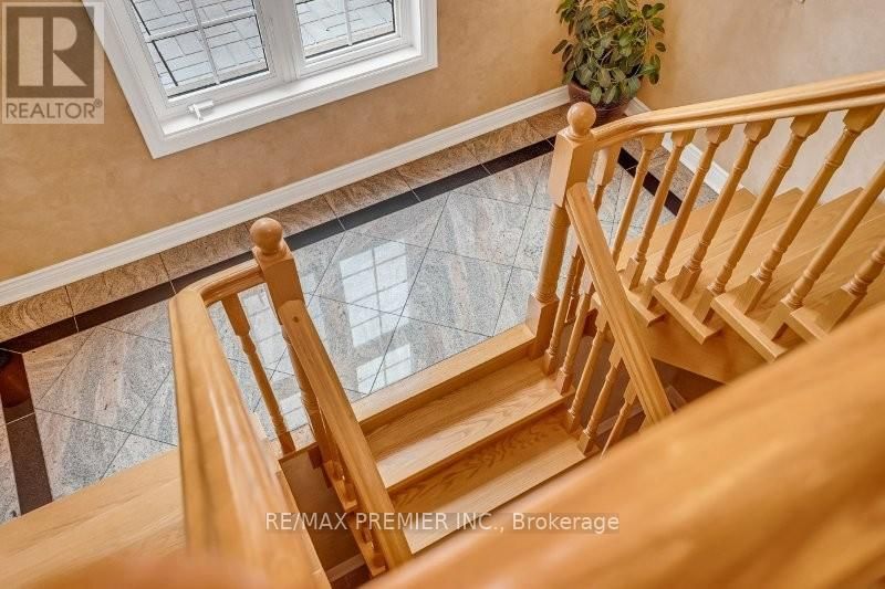 3 AVRO ROAD Image 25