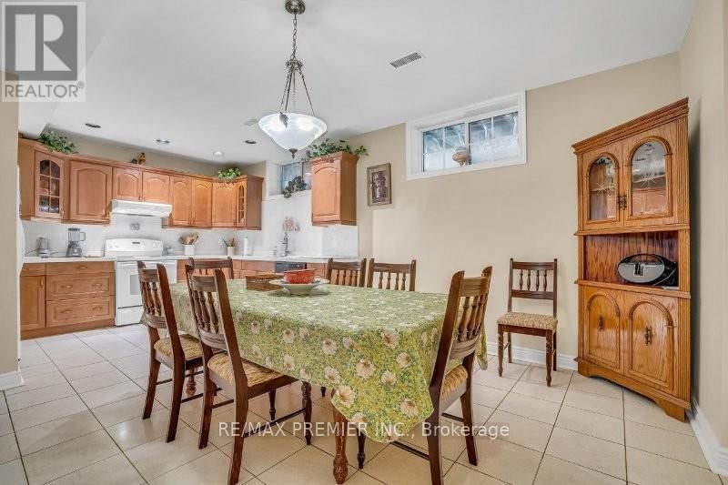 3 AVRO ROAD Image 29