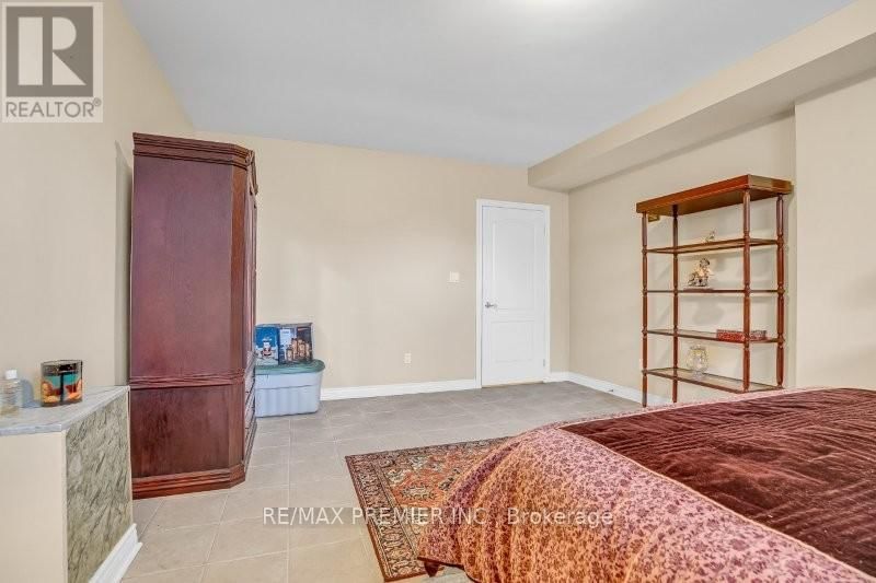 3 AVRO ROAD Image 32