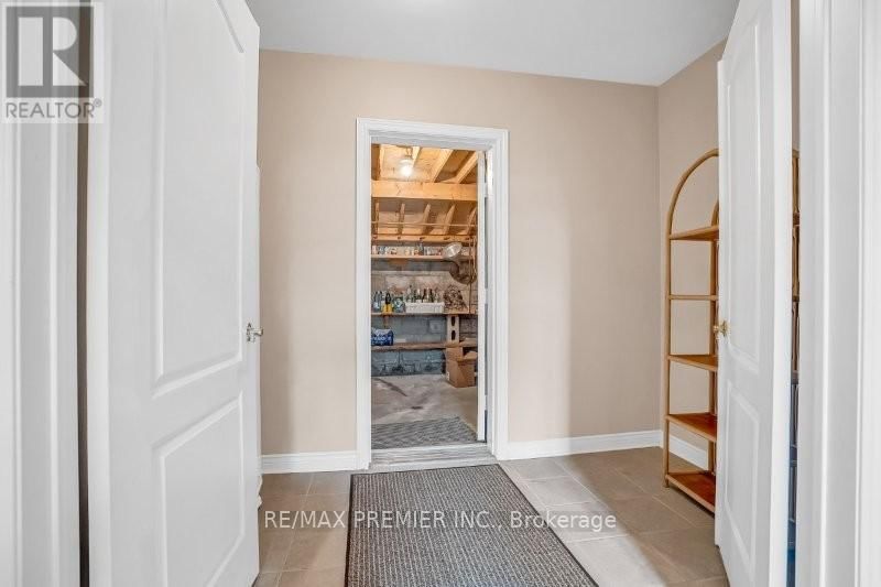 3 AVRO ROAD Image 35