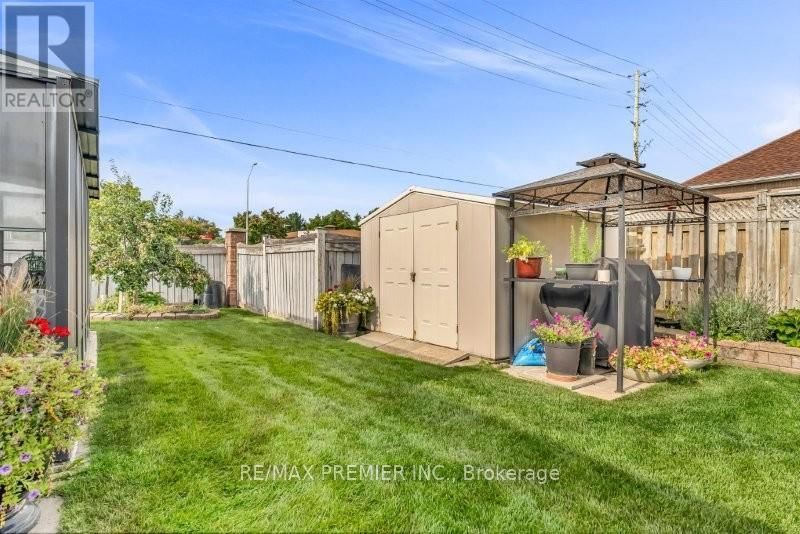 3 AVRO ROAD Image 42