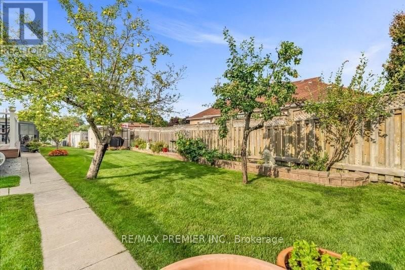 3 AVRO ROAD Image 46