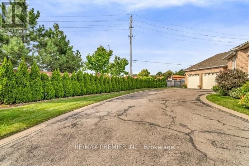 3 AVRO ROAD Image 48