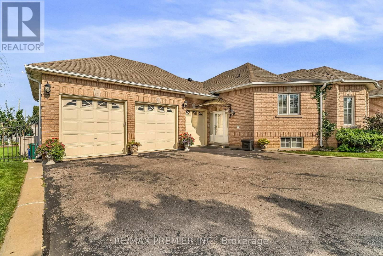 3 AVRO ROAD Image 49