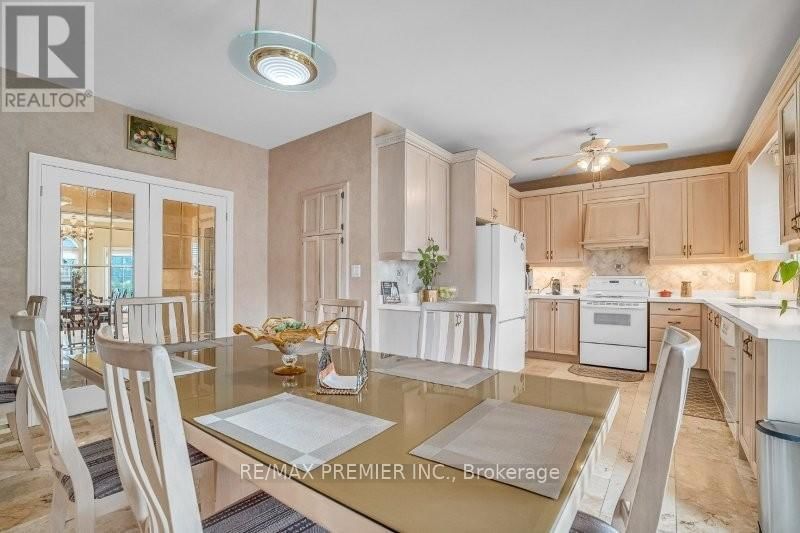 3 AVRO ROAD Image 7