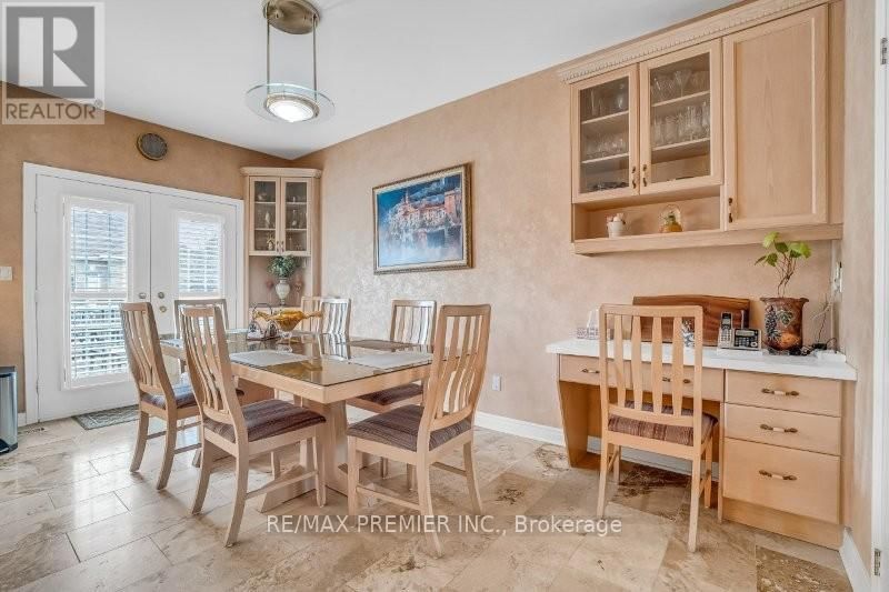 3 AVRO ROAD Image 8