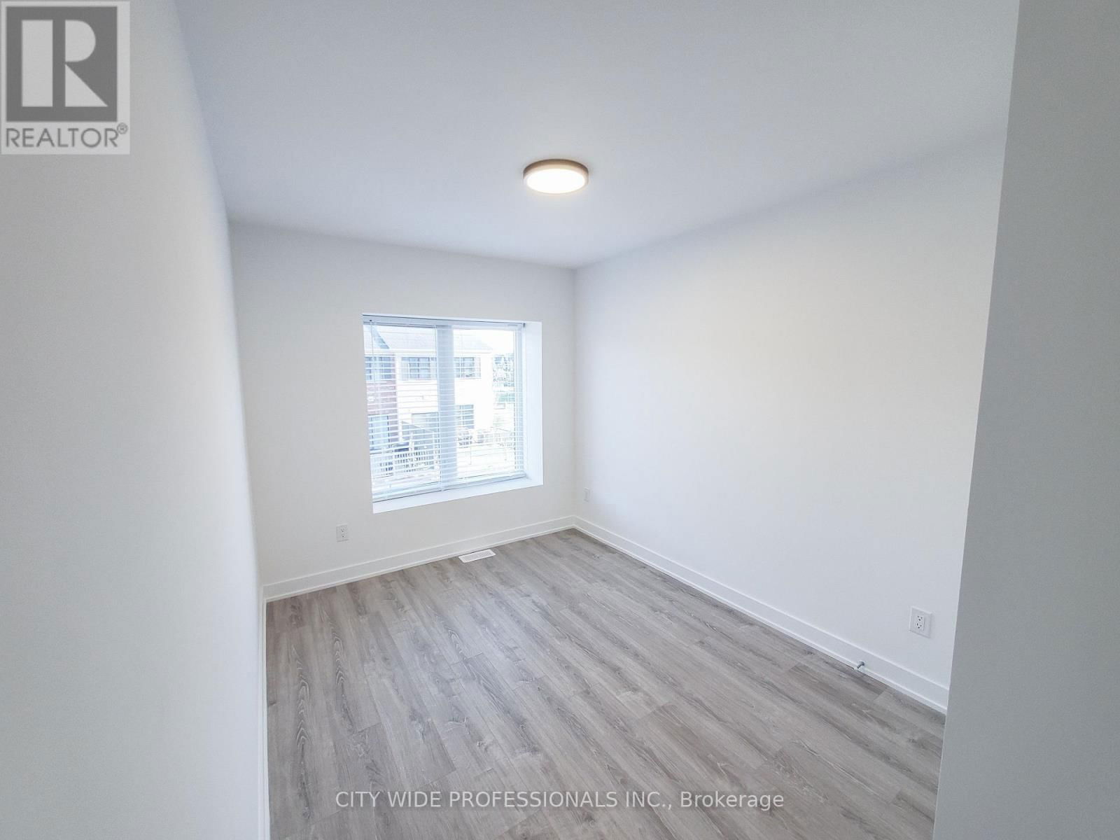 106 COVINGTON CRESCENT Image 30