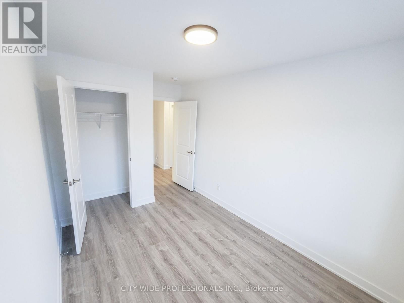 106 COVINGTON CRESCENT Image 31
