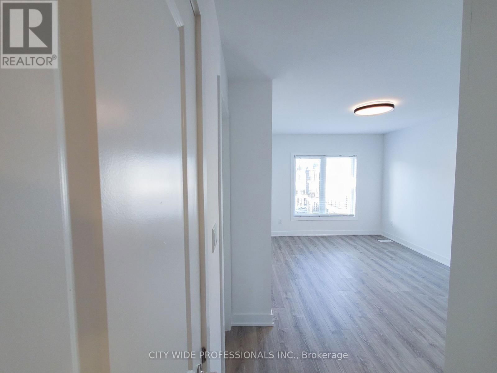 106 COVINGTON CRESCENT Image 33